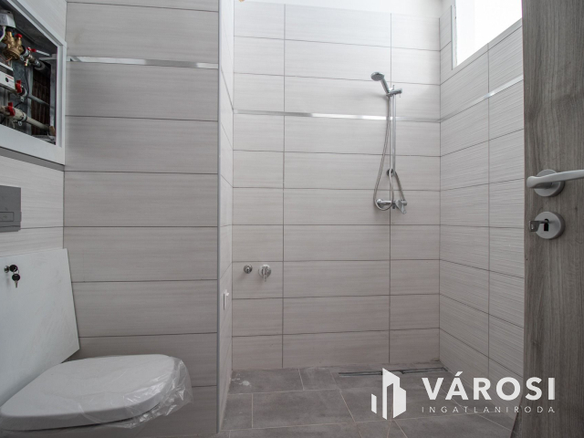 PENTHOUSE BUDAI PANORÁMÁVAL A PÉTERHEGYI LAKÓPARKBAN! F-T-1