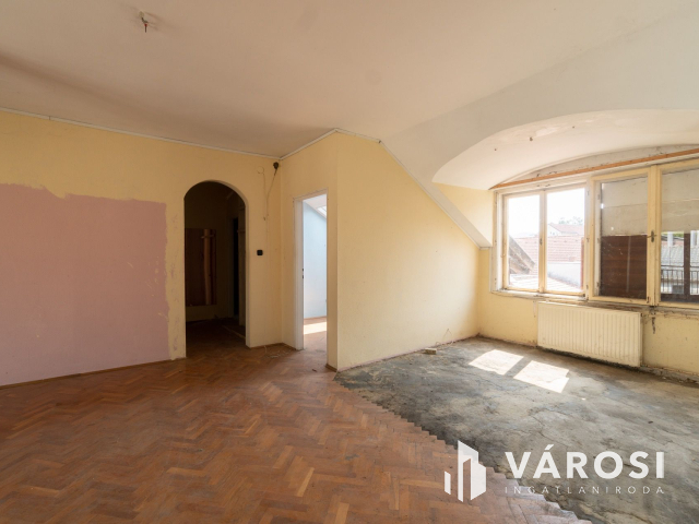 Siófok belvárosában a főtéren 591 nm lakóterű ingatlan eladó