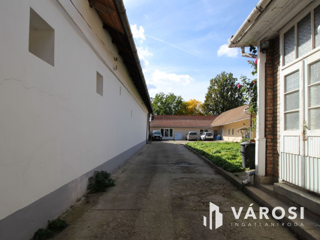 Békéscsaba belvárosában polgári családi ház eladó