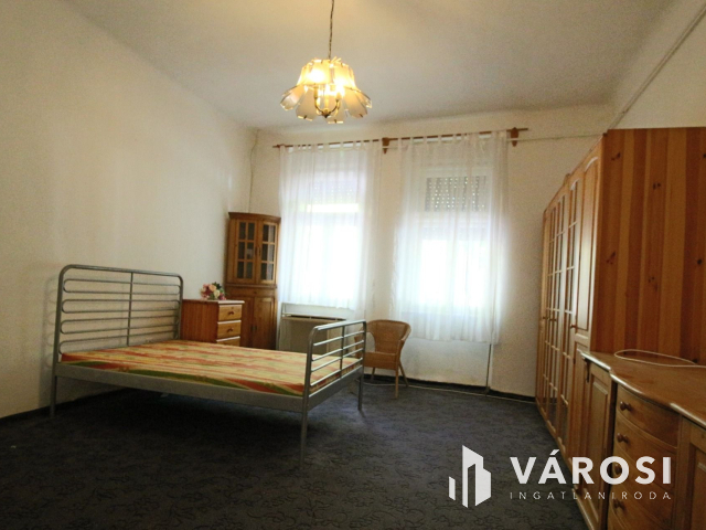 Békéscsaba belvárosában polgári családi ház eladó