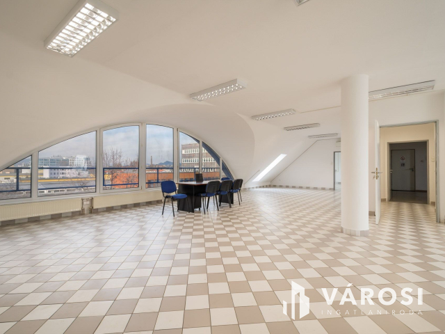 Budai hegyekre panorámás iroda