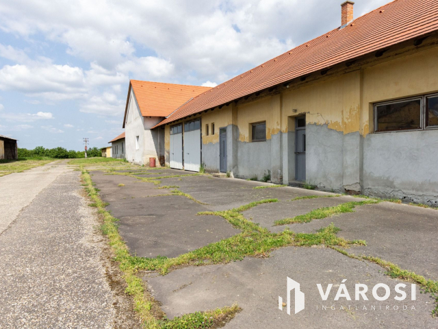 Derekegyházi ipari terület, vállalkozás eladó.