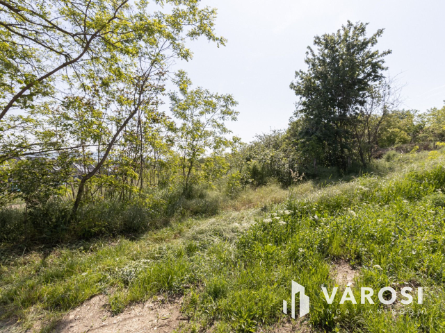 Zsámbékon, Kálvária domb aljában, építési telek eladó