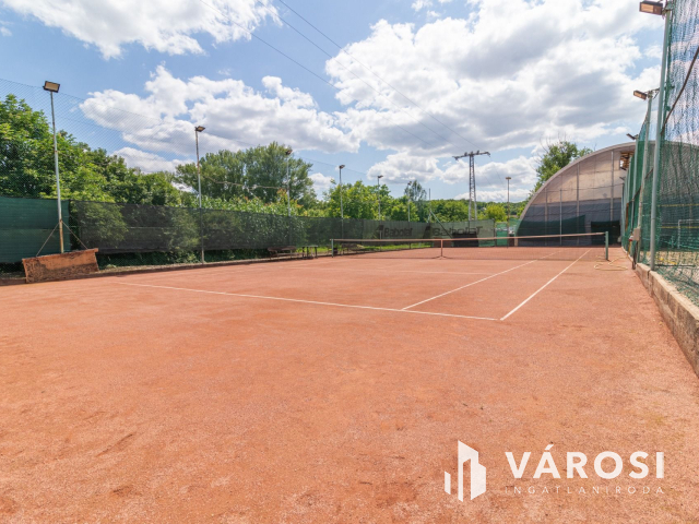 Bejáratott Sportlétesítmény eladó Sóskúton!