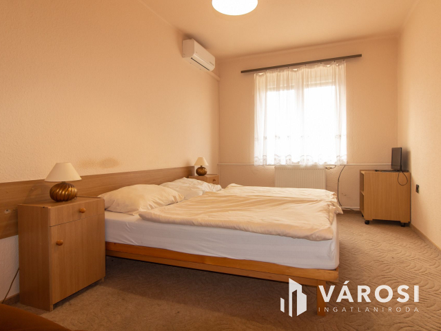 Komárom központi részén Hotel eladó