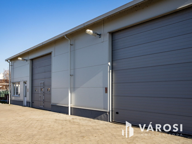 Kiváló csarnok aszfaltozott út mellett kiadó