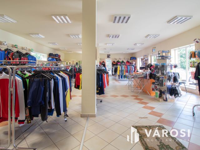 180 m2-es üzlet eladó 3 szintes irodaházzal, raktárakkal