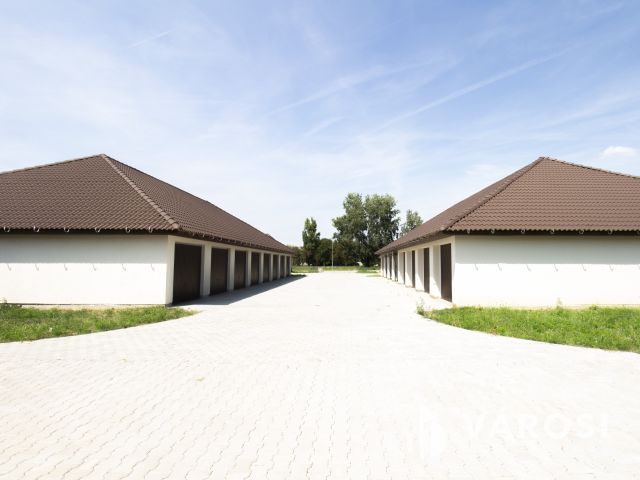 Újépítésű Garázsok Gyulán – Kiváló Befektetési Lehetőség!