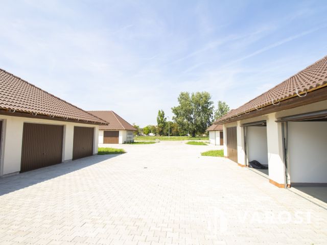 Újépítésű Garázsok Gyulán – Kiváló Befektetési Lehetőség!