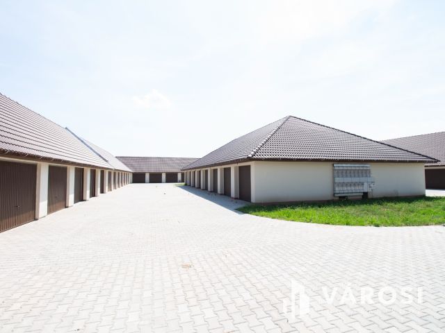 Újépítésű Garázsok Gyulán – Kiváló Befektetési Lehetőség!