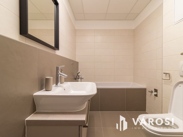 Bútorozott Luxuslakás Balatonföldváron – Azonnal költözhető