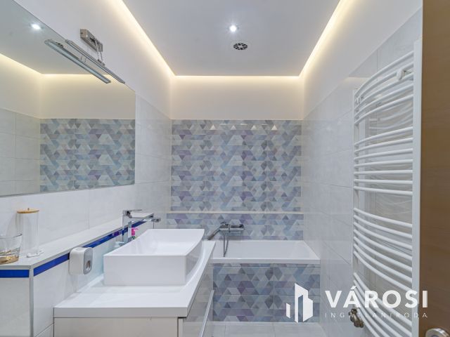 Prémium családi ház medencével Újszegeden!