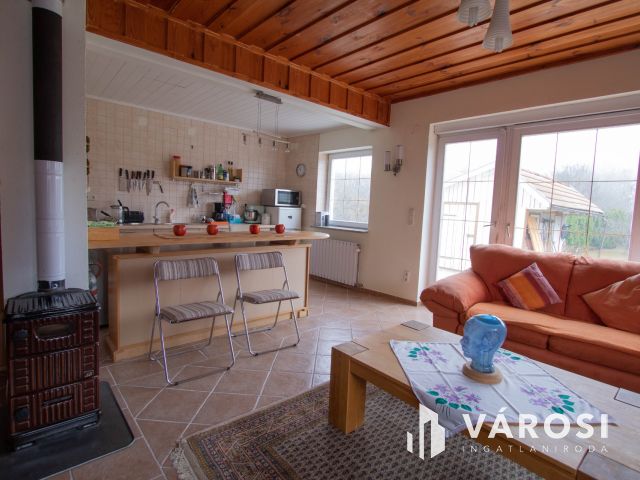 Lentihez közel, kiváló lehetőséggel rendelkező ház eladó!