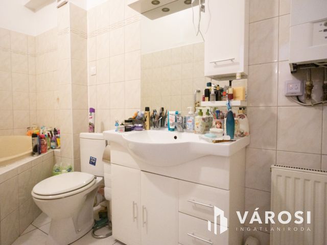 Nagypolgári villa jellegű ház, két önálló lakással