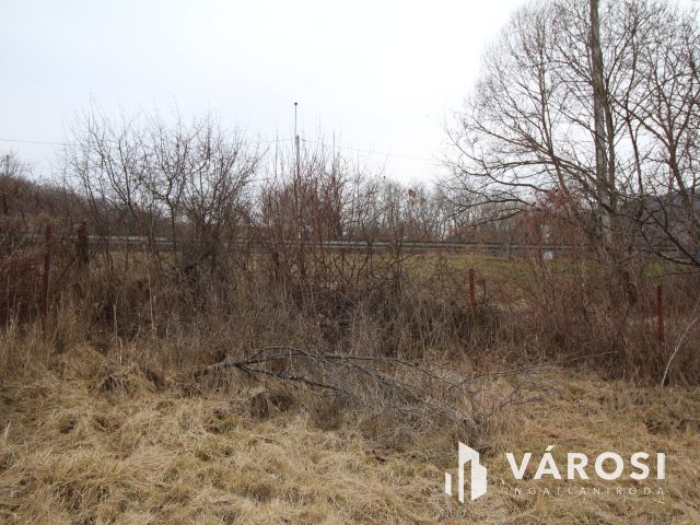 Összközművesített építési telek, kiváló helyen eladó!