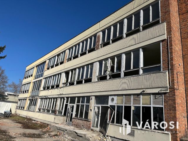 Debrecen kiemelt ipari részén, telephely, irodaház eladó!
