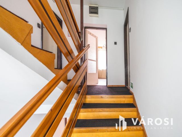 Apartmanház néhány lépésre a Várfürdőtől és a Kastélytól