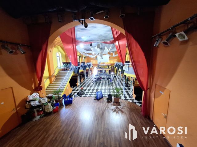 Működő DISCÓ épület, autószerelő műhely, telephely egyben