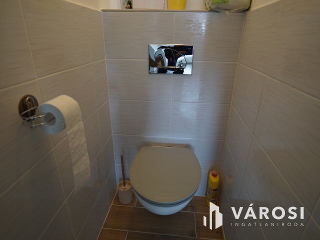 Belváros közeli, igényes lakás a hetediken!