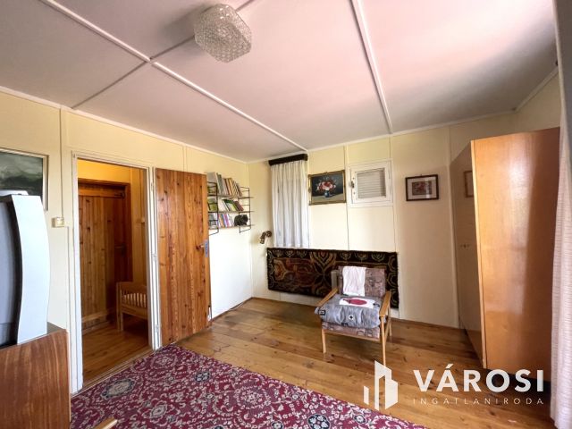 Természetközeli  kis ház nagy kerttel, horgásztó közelében