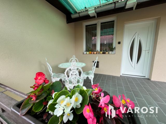 Debrecen Kerekestelepen szép rendezett ház eladó!