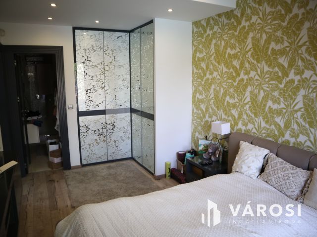 Újszeged csendes utcájában Exkluzív családi ház!