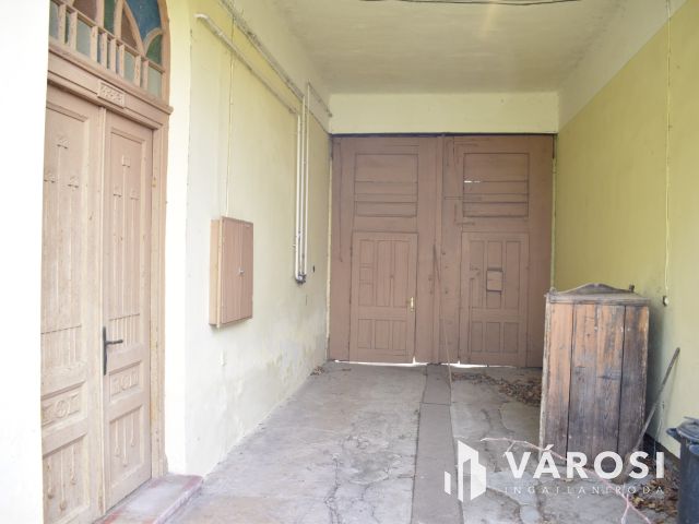 Egyedi stílus, tégla falazat, tágas terek Eleken!