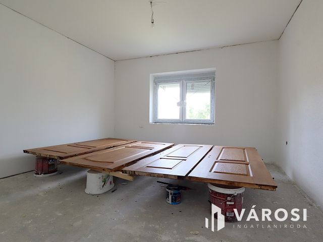 Befejezésre váró, részben felújított családi ház eladó