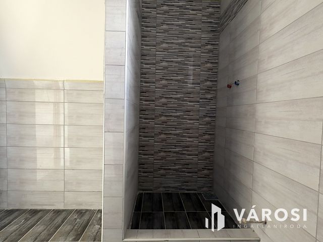 Befejezésre váró, részben felújított családi ház eladó