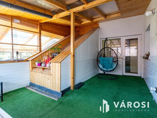 Pilisszentkereszten, három lakásos, családi ház eladó