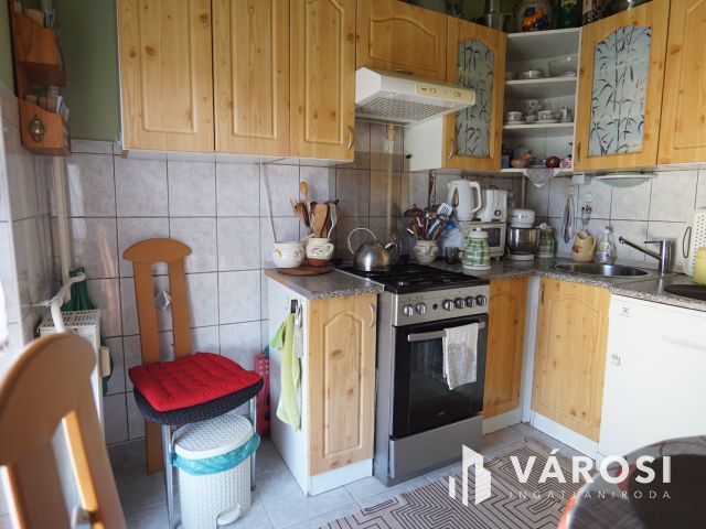 Marcali belvárosában, de még is csendes utcában eladó lakás!