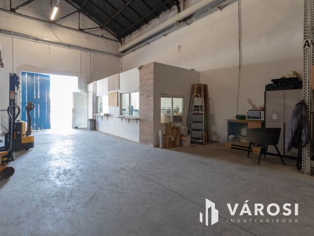 600 m2-es raktár polcrendszerrel, irodával, mosdóval kiadó