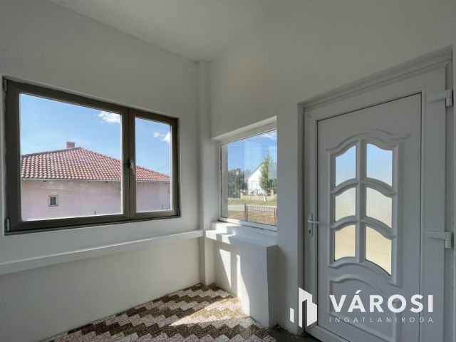 Eladó családi ház Enyingen – nagy telek, sok lehetőség!