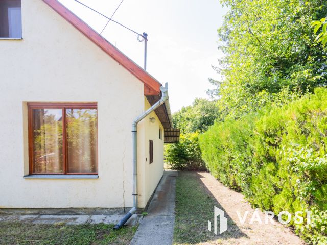 Kis nyaraló kis kerttel a tökéletes pihenésért