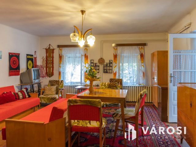 Kis családi ház Újváriban