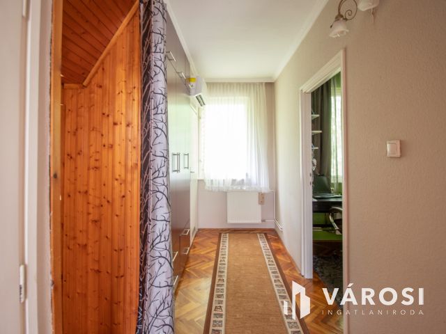 Eladó sorház saját udvarral és garázzsal