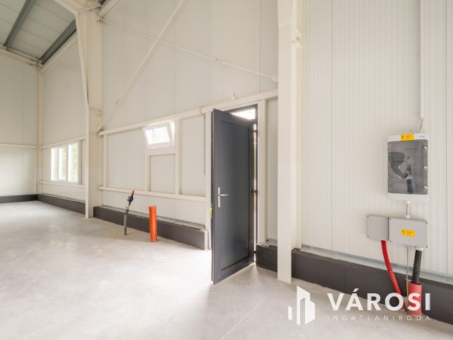 Eladó új, 6 méter belmagasságú raktár Vecsésen