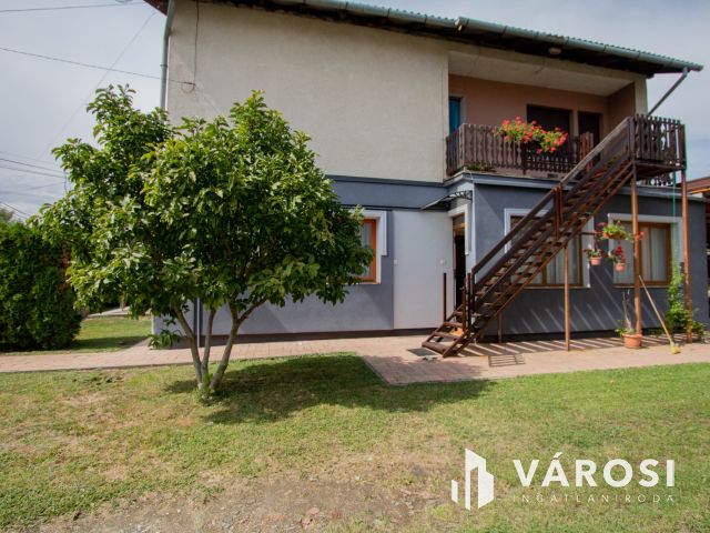 Lentiben eladó ház, családias, nyugodt részen!