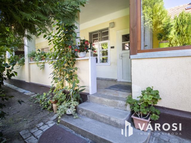 Eladó nagypolgári családi ház Orosháza szívében