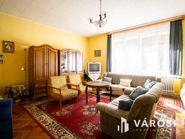 Eladó nagypolgári családi ház Orosháza szívében