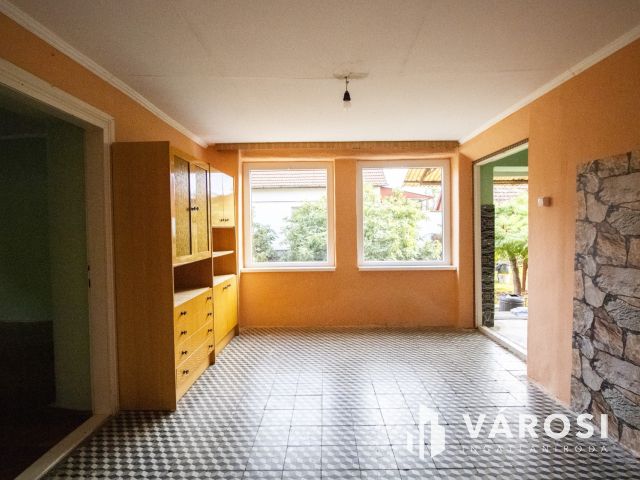 Előkertes, négy szobás családiház Újkígyóson