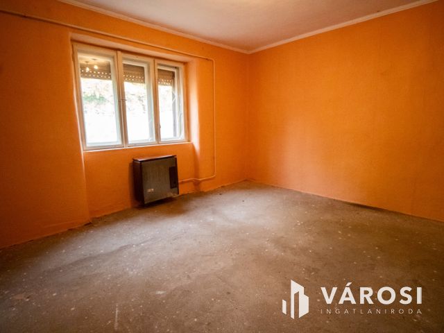 Előkertes, négy szobás családiház Újkígyóson