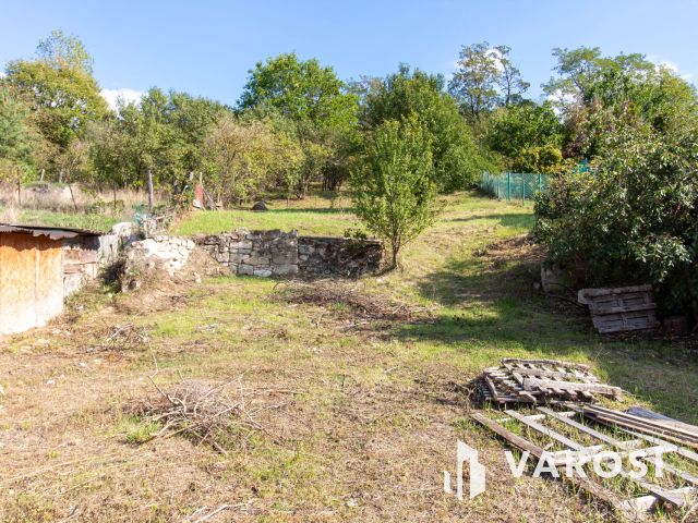 Panorámás telek Úny szívében