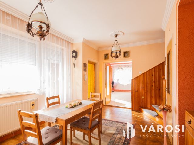 Tökéletes szerkezetű ház, tágas terekkel a Fürdőövezetben