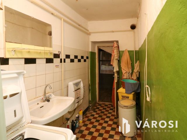 Vésztőn családi ház eladó a horgásztó közelében