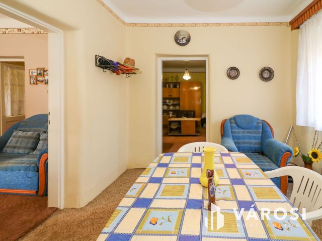 Eladó 3 szobás családi ház Újkígyóson, rendezett kerttel