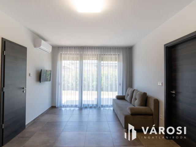 2 lakásos kiváló ikerfél Siófok-Sóstón eladó