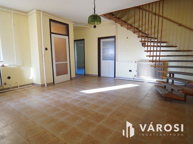 Kétgenerációs, folyamatosan karbantartott családi ház!