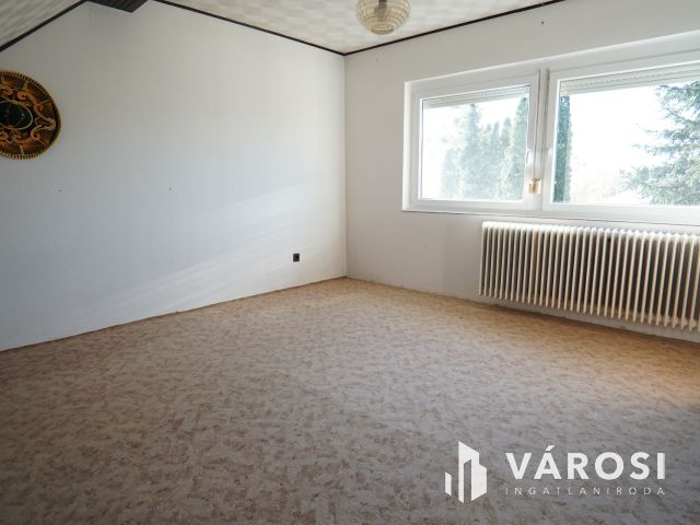 Kétgenerációs, folyamatosan karbantartott családi ház!