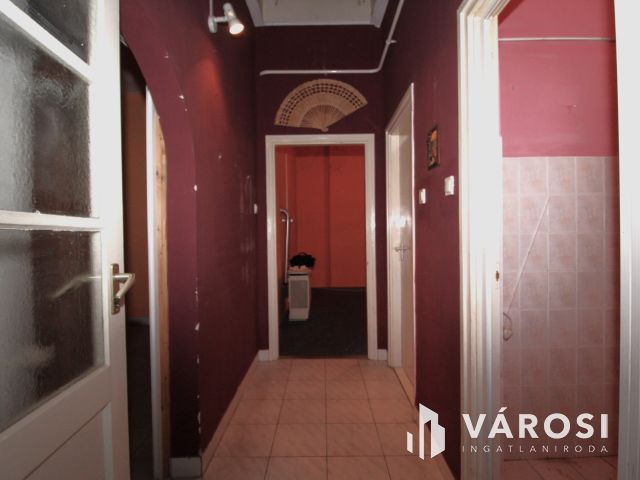 Kis lakás kis kerttel